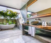 Villa Yoga Seminyak, Salle de bain principale